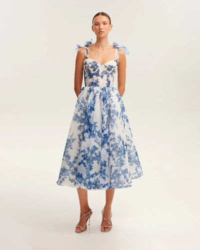 Alora - Blauwe Organza Midi Jurk Met Hortensiamotief