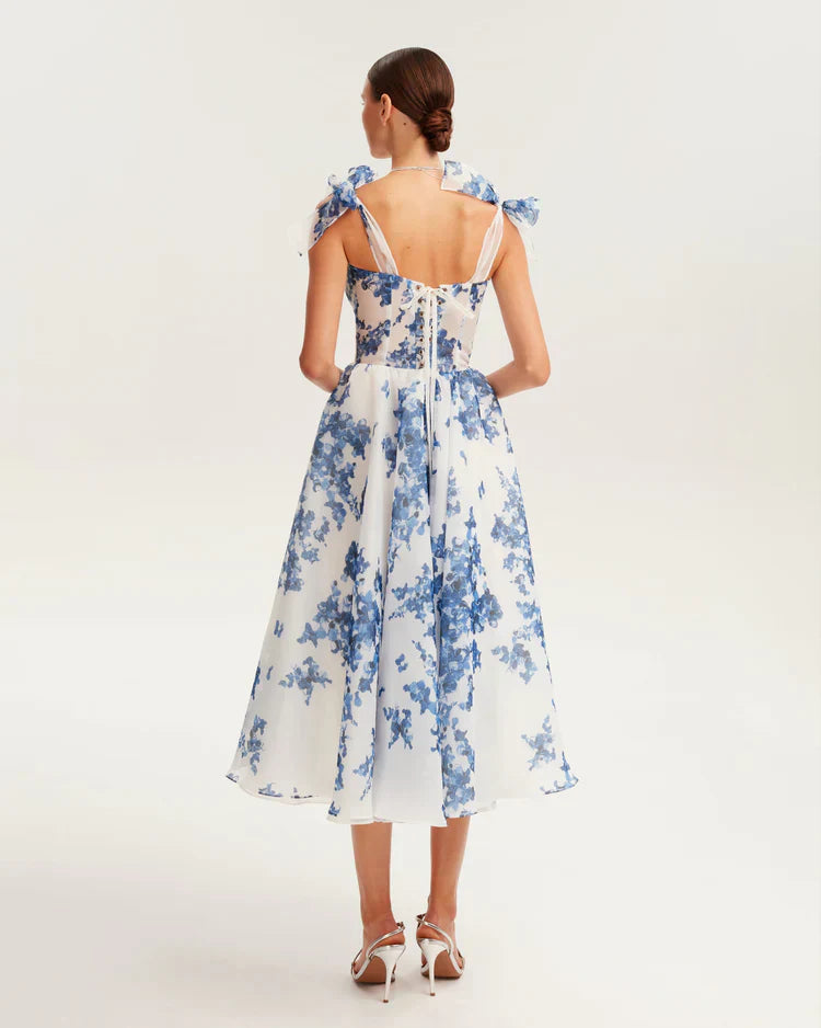 Alora - Blauwe Organza Midi Jurk Met Hortensiamotief